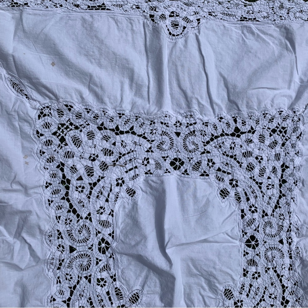 Table Cloths - Picture 8 of 9